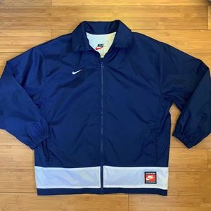 Vintage 1900’s Nike Windbreaker (Fits Women’s S/M)